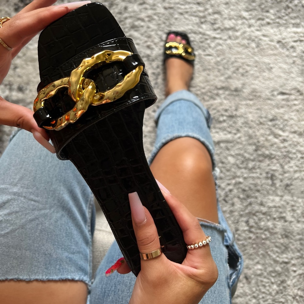 Resorts & Islands Sandals (Black)